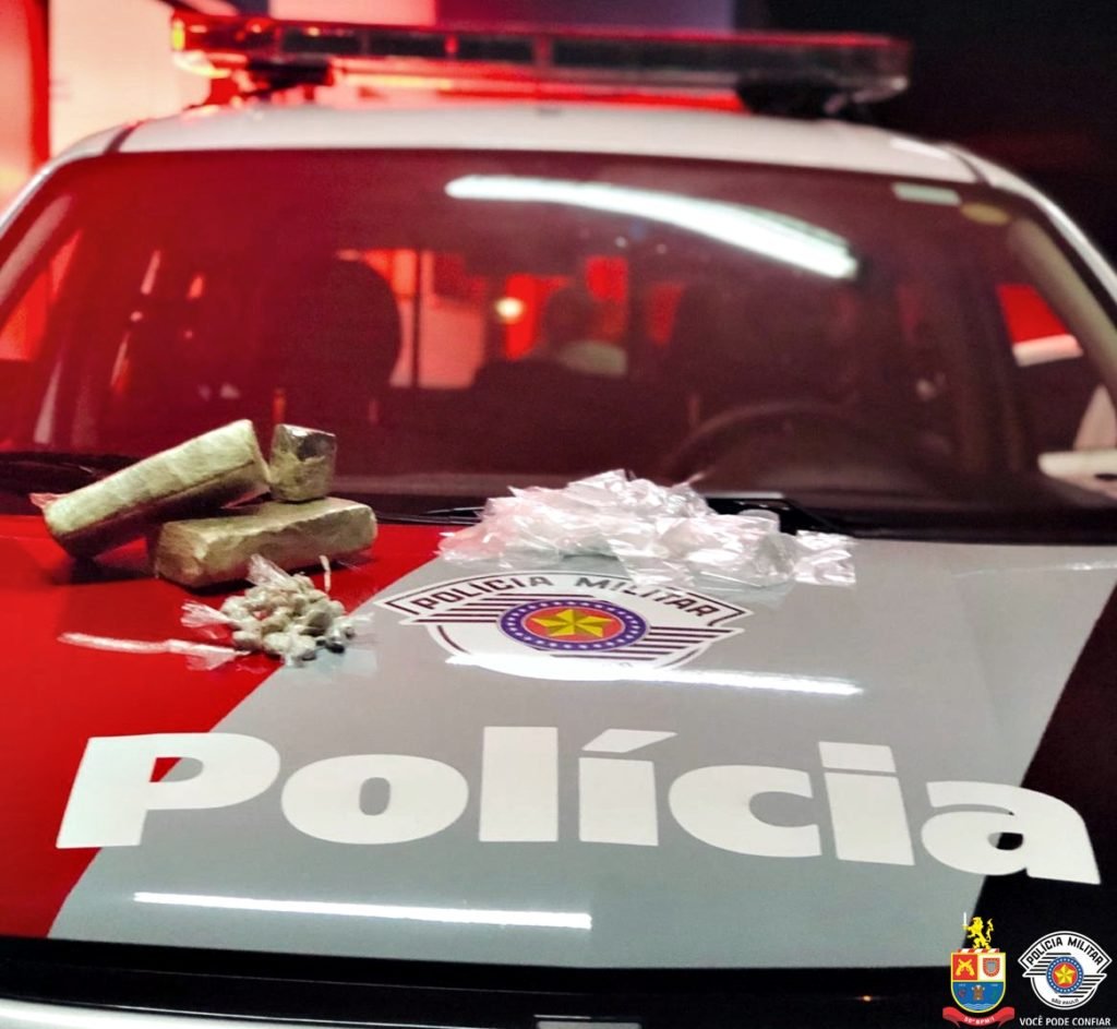 Homem é encontrado com sacola cheia de maconha