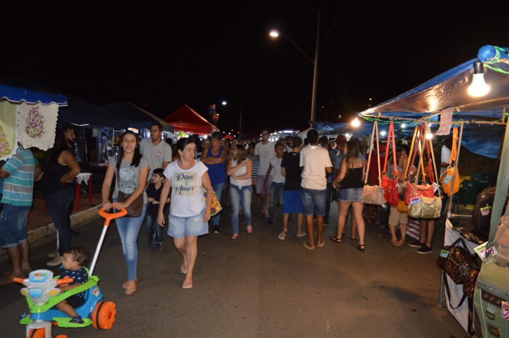 Feira Noturna de Porto Feliz tem edição especial de Natal