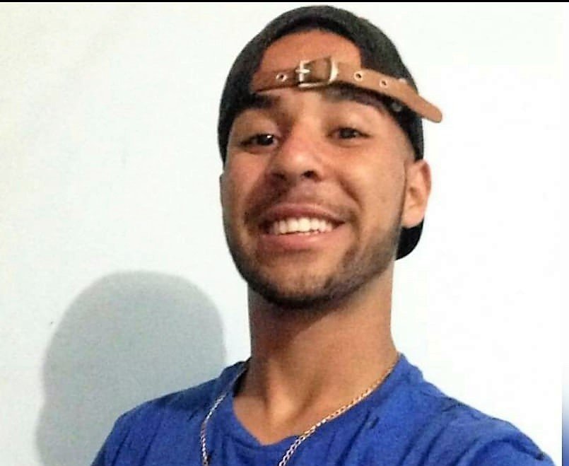 Acidente entre moto e caminhão causa morte de jovem  