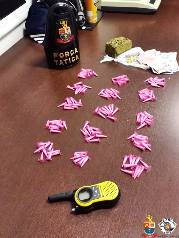Após denúncia anônima, PM prende indivíduo por tráfico de drogas