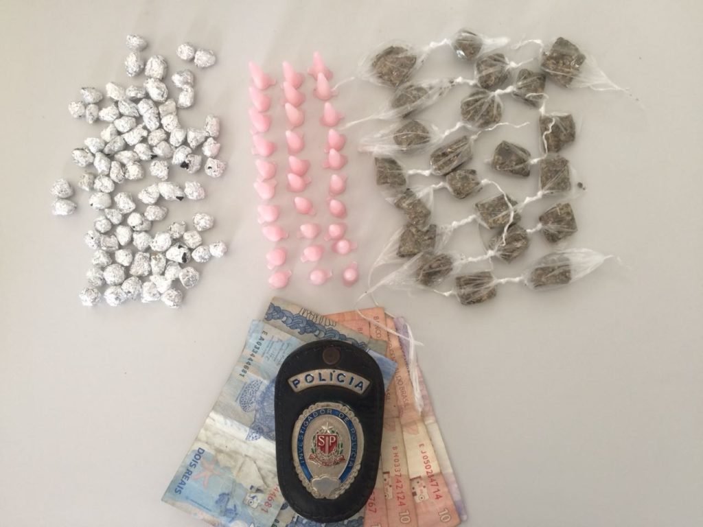 Policia civil prende traficantes em flagrante