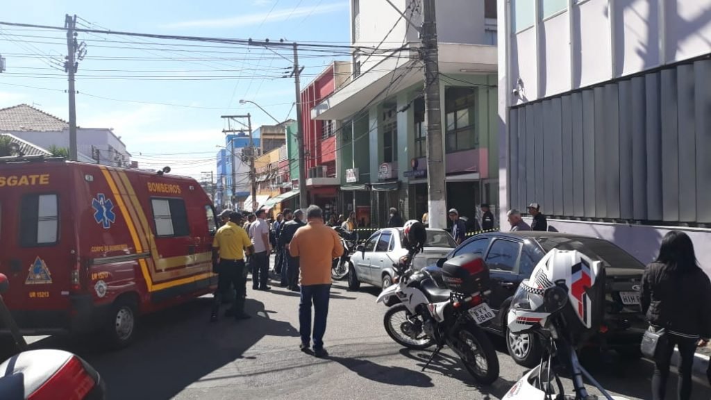 Homem morre após cair de prédio no centro