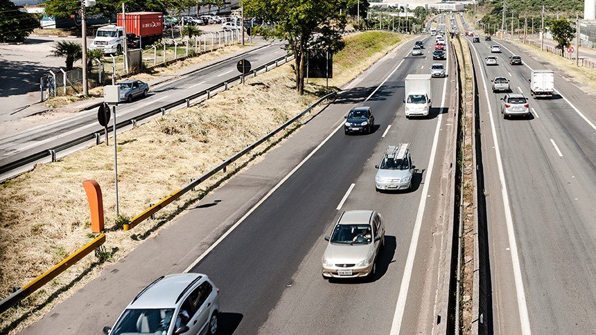 Rodovias devem receber  636 mil veículos neste feriado