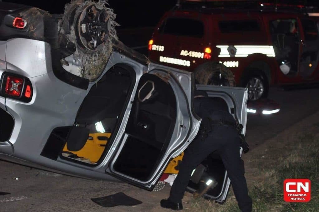 Carro capota em Indaiatuba após perseguição que começou em Itu