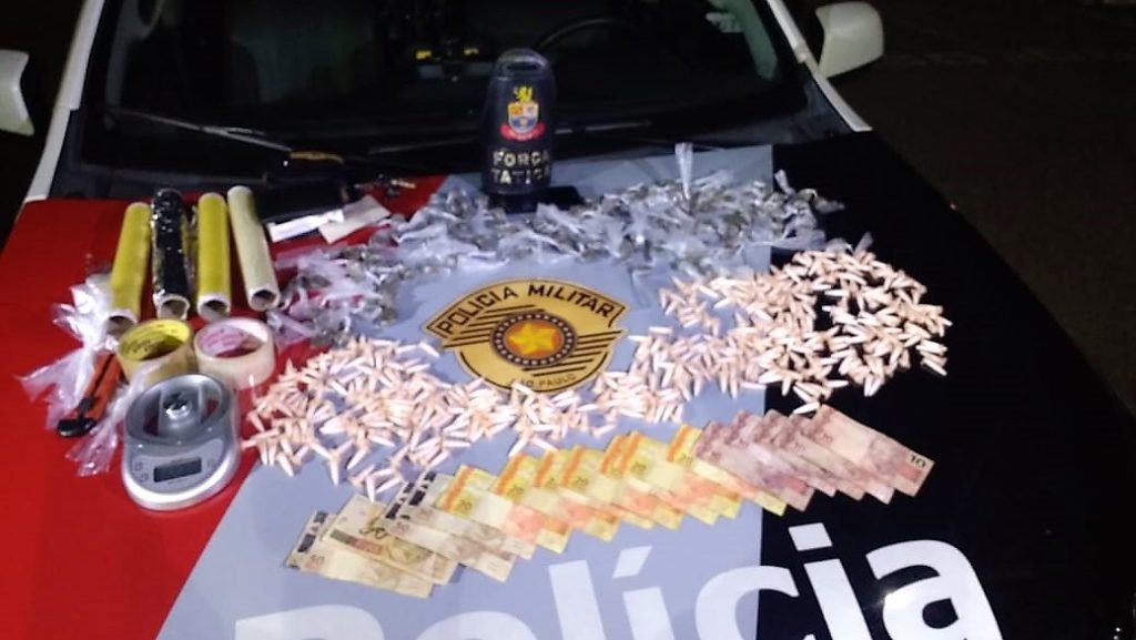 PM prende homens que venderiam drogas em festa