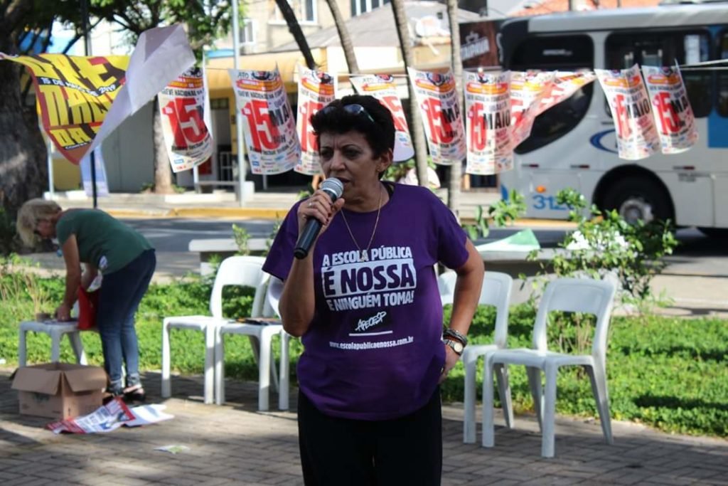    Atacar a educação e os educadores é típico de ignorantes