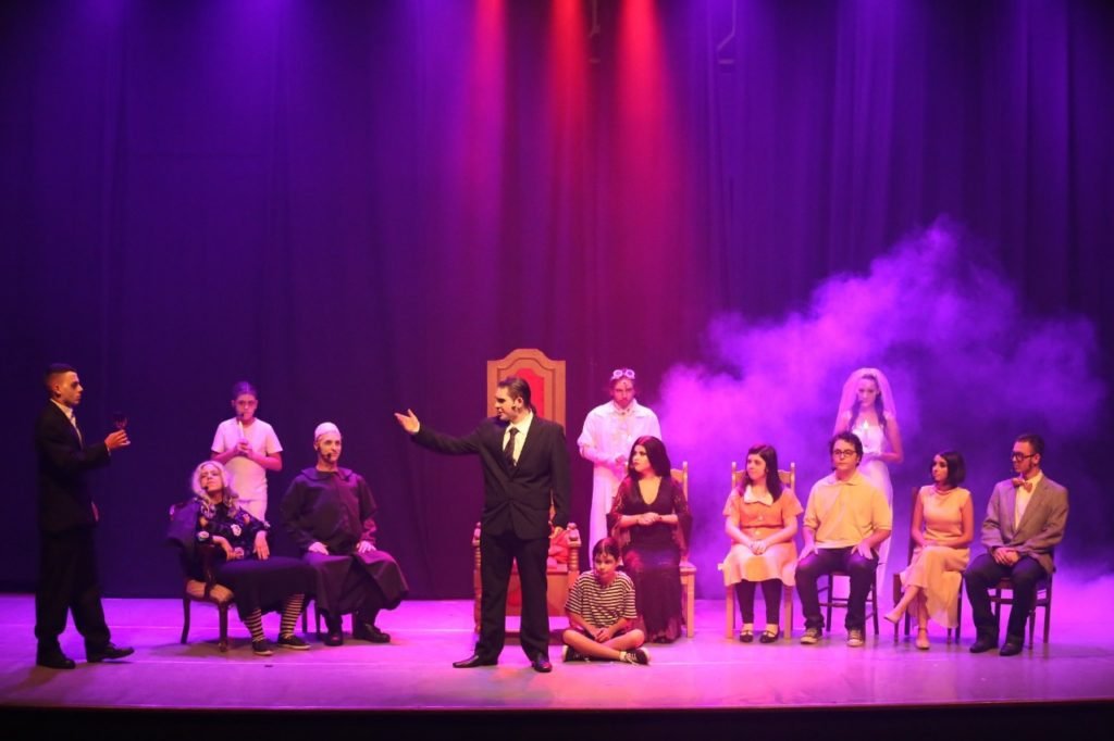 Musical “A Família Addams” é atração neste sábado
