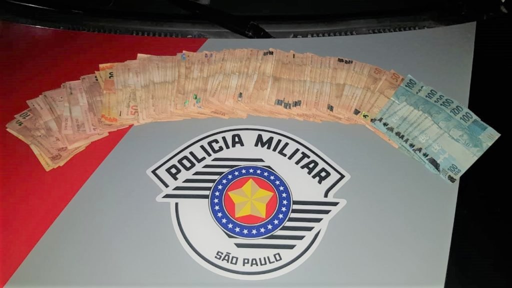 Caminhoneiro e advogado  tentam subornar policiais