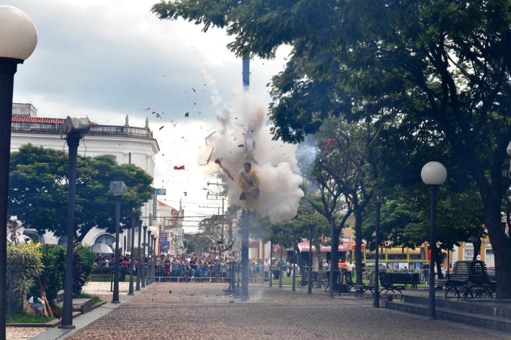 Tradicional Estouro do Judas será no estacionamento da Prefeitura