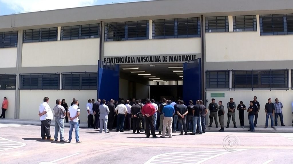 Polícia Militar captura dois foragidos