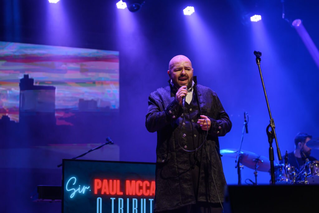 Espetáculo gratuito revive três fases da carreira de Paul McCartney