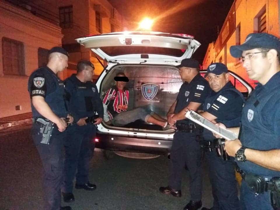 Após ser preso, suspeito de agredir casal é liberado