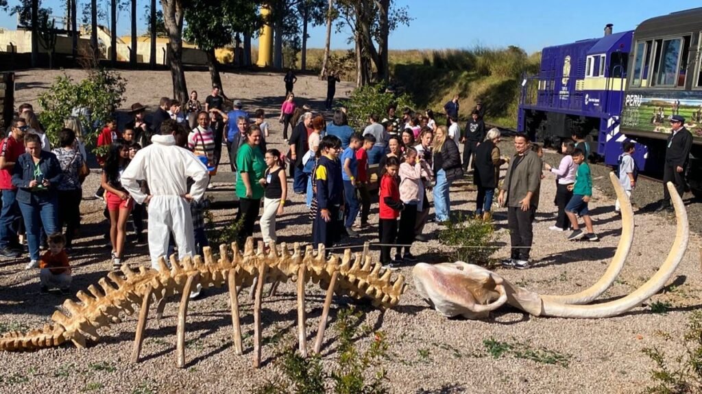 Mais de 100 convidados participam da estreia do Expresso Jurássico em Itu