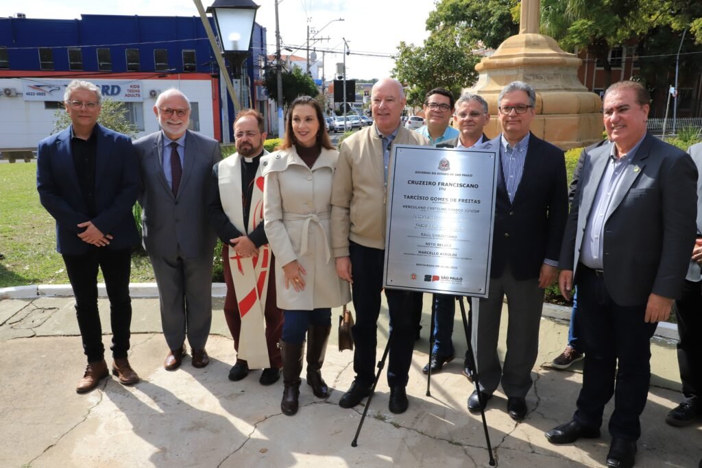 Solenidade marca entrega de restauro do Cruzeiro Franciscano