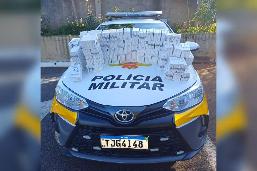 Homem é preso com 600 baterias de celular