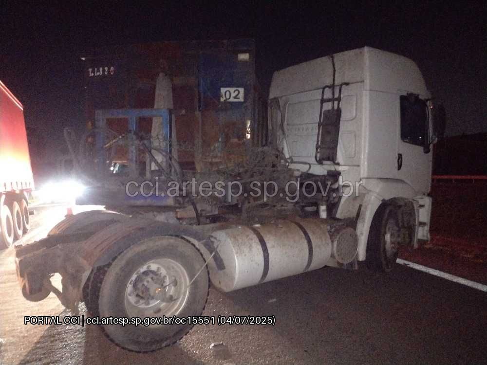 Motociclista tomba na SP-75 e é atropelado