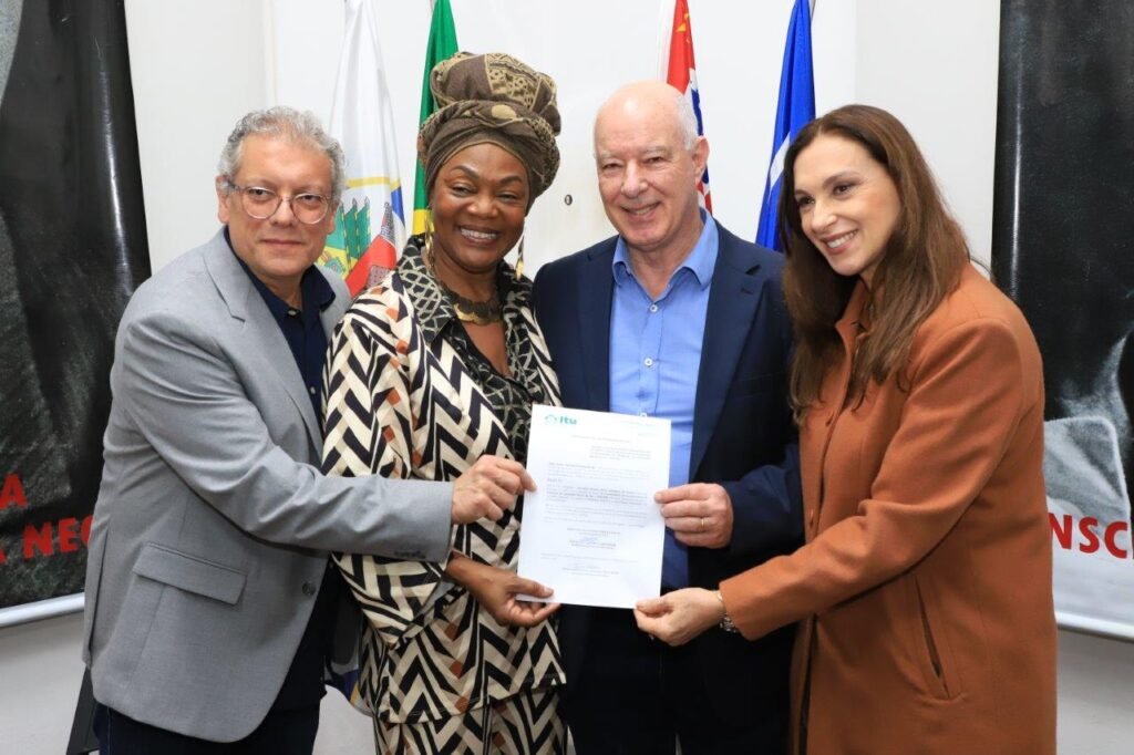 Autoridades assinam compromisso de Cidade Antirracista