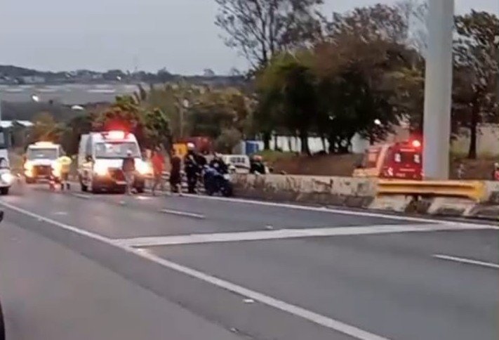 Acidente entre duas motos deixa um morto na SP-300