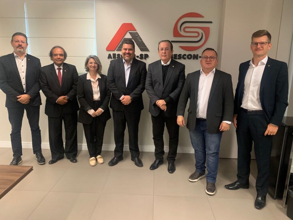 Luciano Ribeiro realiza reunião entre Fecomerciários e Sescon-SP sobre reforma tributária