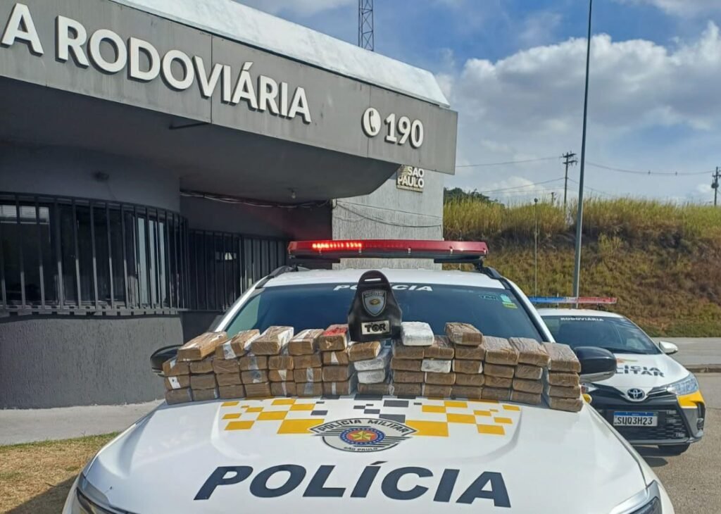 Casal é preso com 50 tijolos de maconha em Itu