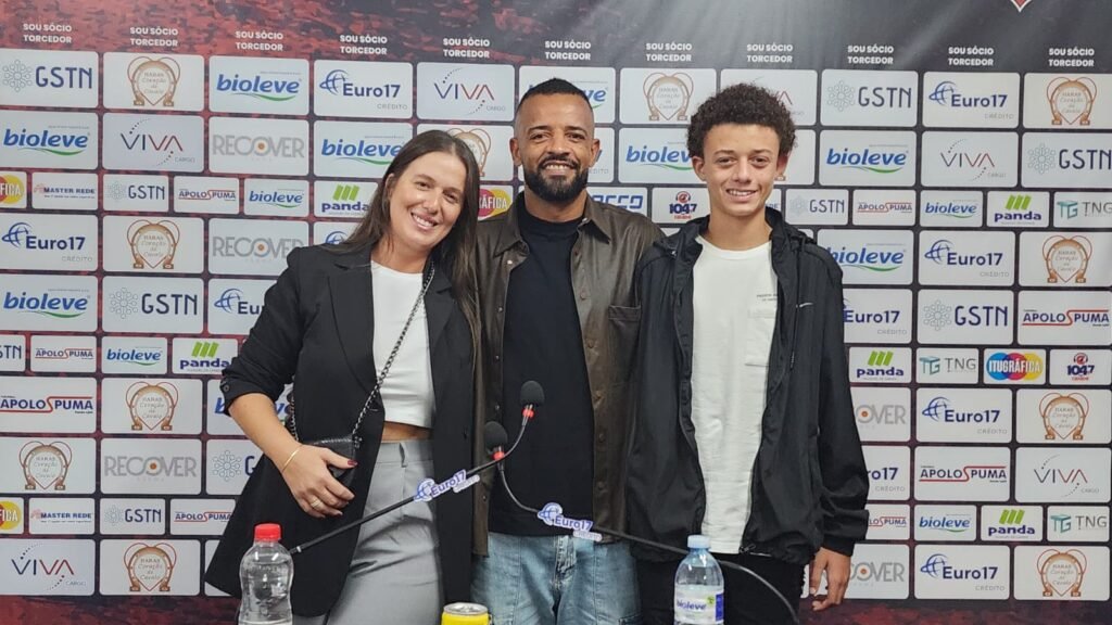 Lateral Hélder Santos anuncia aposentadoria