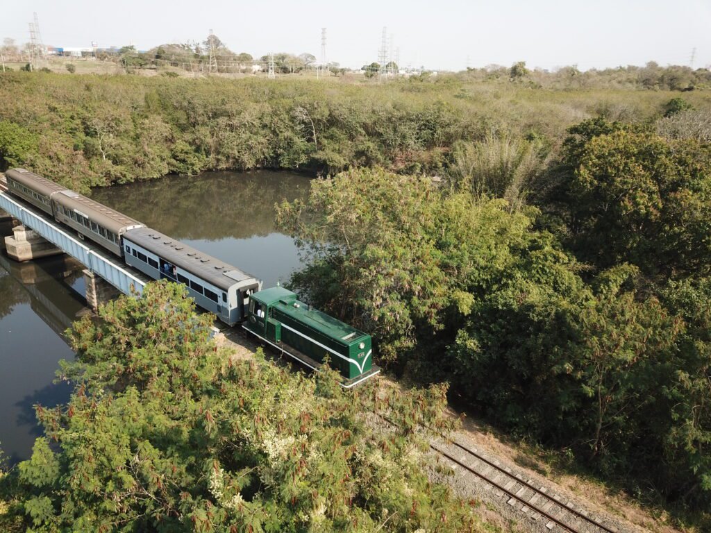 Trem da República celebra a Páscoa com almoço grátis e decoração temática