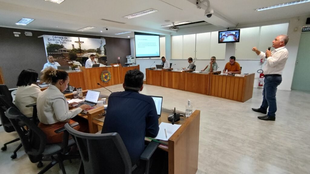 SAAE de Salto fala sobre o abastecimento de água na Câmara de Vereadores
