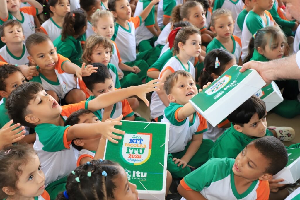 Itu inicia entrega de novos kits escolares para mais de 17 mil alunos da Rede Municipal