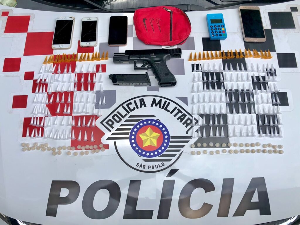 PM flagra homem com drogas e arma de brinquedo em Itu
