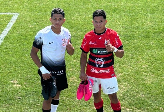 Irmãos gêmeos se enfrentam na Copinha nesta noite