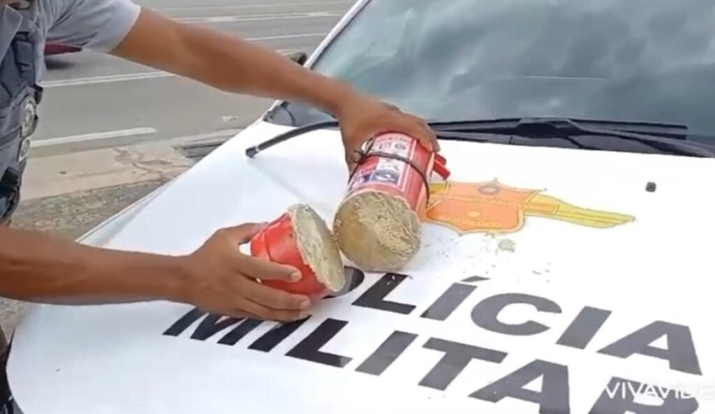 PM apreende extintor recheado de cocaína em Itu