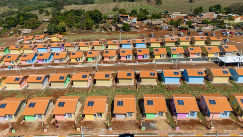 Moradores de novo CDHU reclamam de casas entregues sem luz