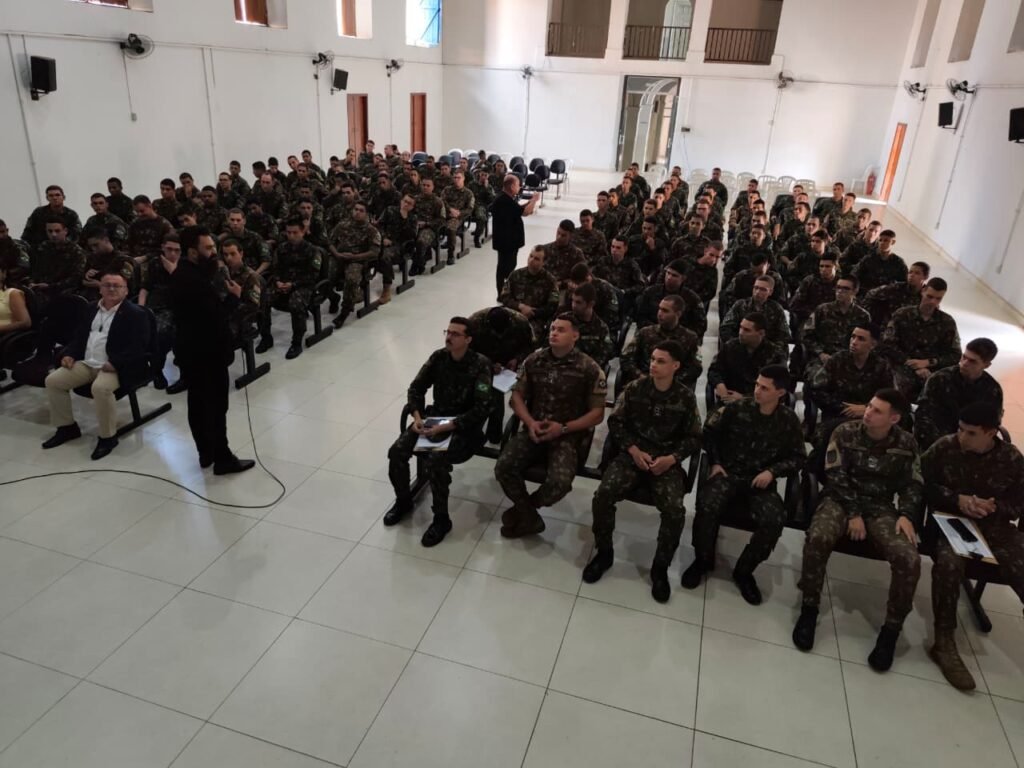 SECOM realiza palestra para soldados do Quartel de Itu