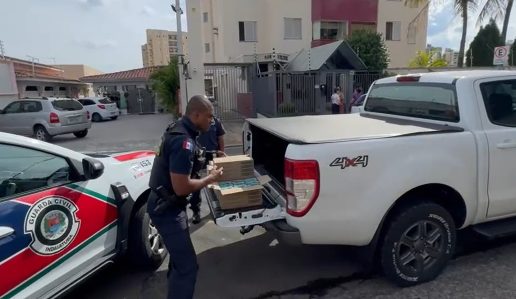 Pai e filho roubam leite condensado e sardinha de supermercado em Salto