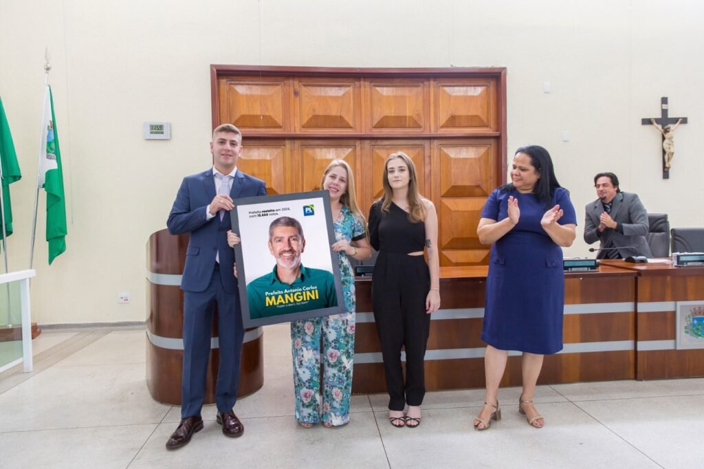 Professora Noemi Bernardes toma posse como prefeita de Cabreúva