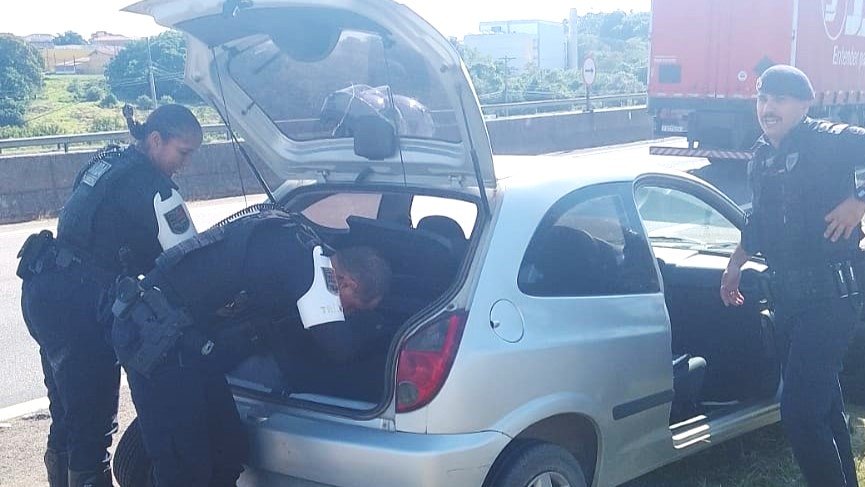 Guarda recupera carro roubado no estacionamento da Prefeitura