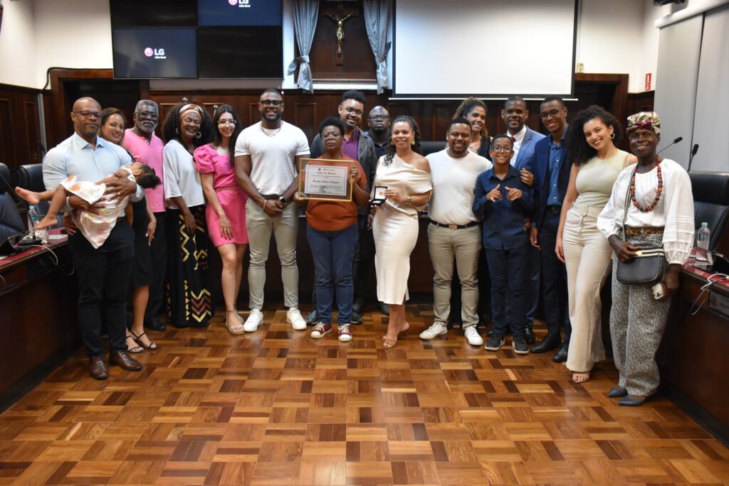 Câmara de Vereadores entrega Medalha e Diploma “Zumbi dos Palmares”