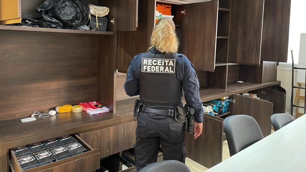 Polícia e Receita Federal realizam busca e apreensão em residência de Itu
