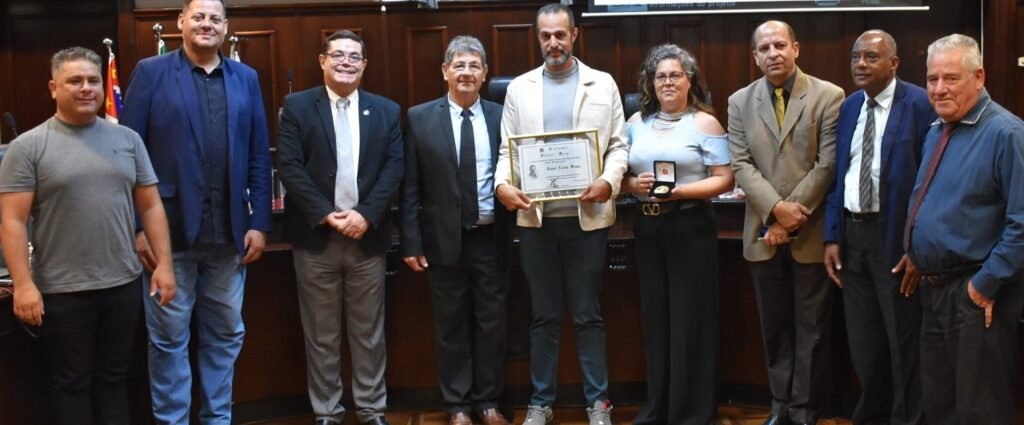 Diploma e Medalha Daniel Berg é entregue a Valter Carlos Braga