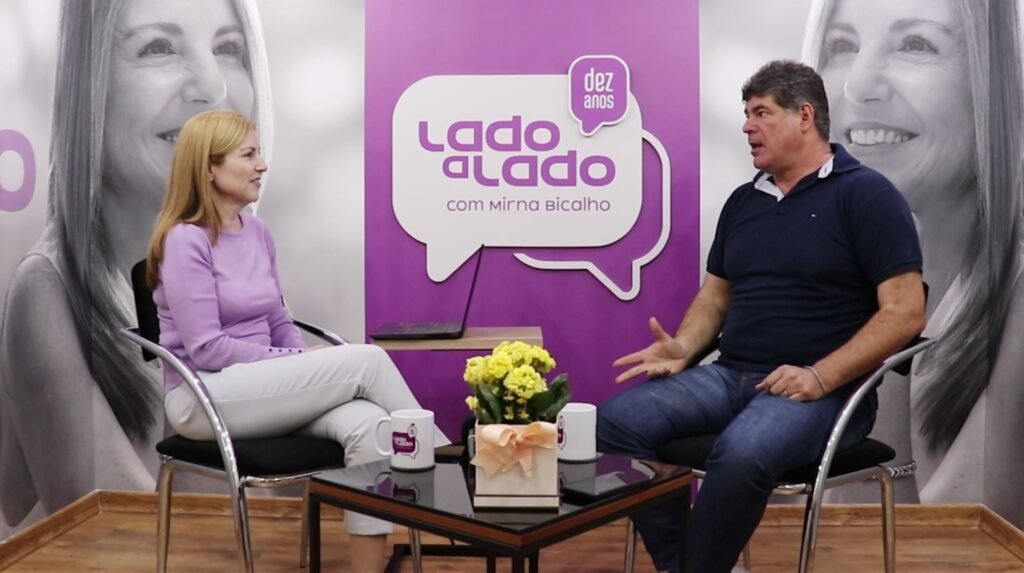 Músico e carnavalesco Marcelo Mello é destaque em Lado a Lado com Mirna