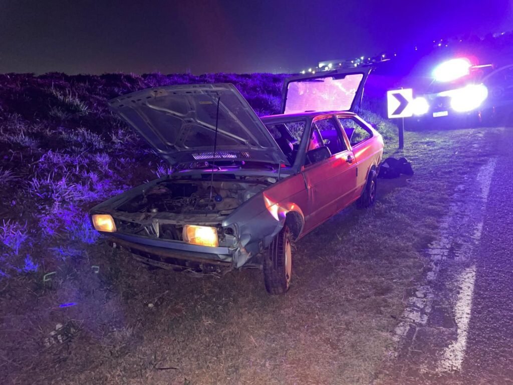 Motorista foge da GCM de Indaiatuba com mulher em cima do capô e só para em Salto