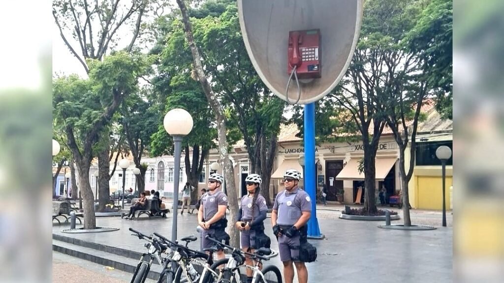 Policiamento com bicicleta prende homem por ameaçar a ex-companheira
