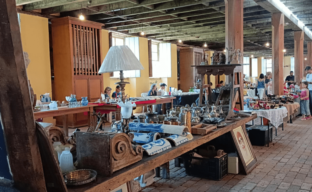 Feira de Antiguidades &amp; Curiosidades será neste domingo