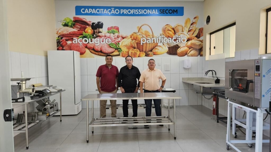 Presidente do Fecomerciários visita unidades do Secom