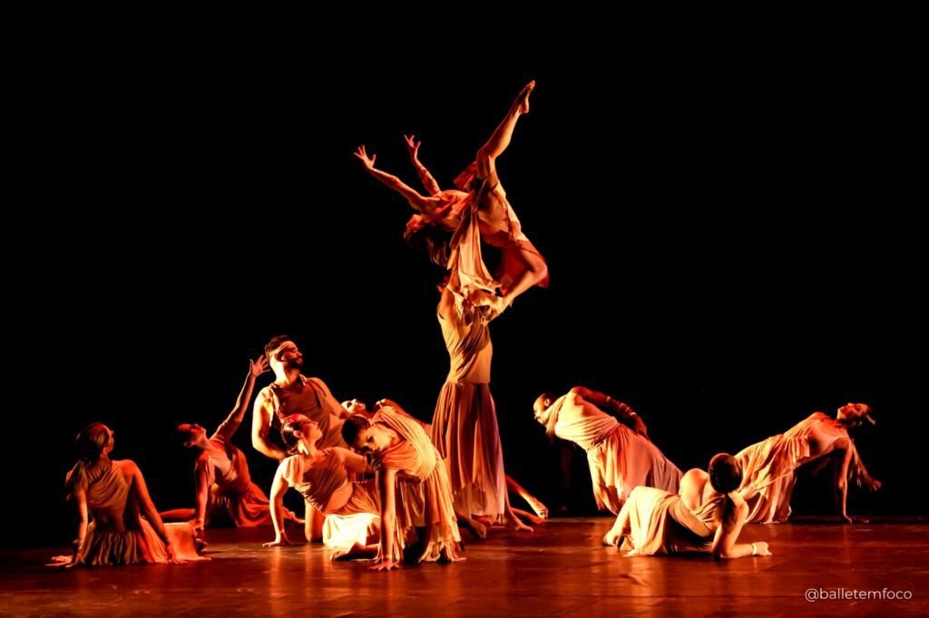 Espetáculo Wandinha marca abertura de 21º Encontro Latino-Americano de Danças