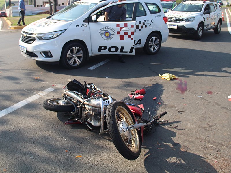 Motociclista morre após bater em traseira de caminhão em Salto