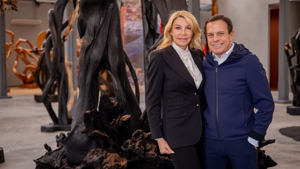 Bia Doria recebe convidados para a inauguração da exposição &#8216;Arte Brasil Sustentável&#8217;