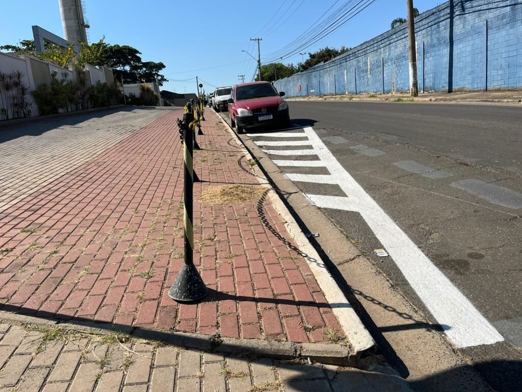 Moradores de condomínio reclamam de falta de sinalização e acidentes