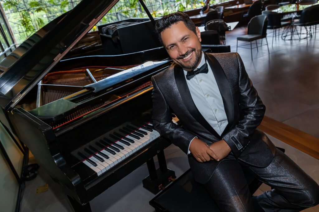 Hamilton Pianista apresenta “Um Piano e Muitas Histórias” no Teatro Municipal