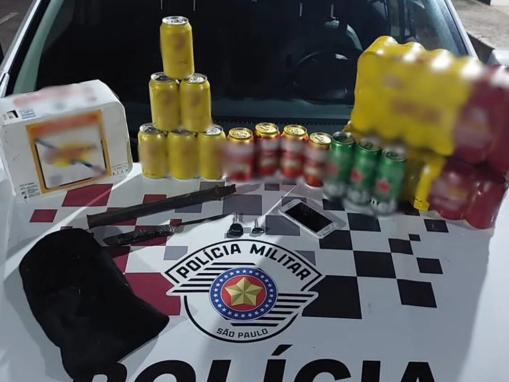 Mulher é presa após roubar cervejas de lanchonete